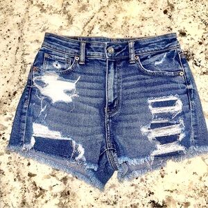 NWOT American Eagle Destroyed Distressed Stretch High Rise Mom Shorts (Size 2)